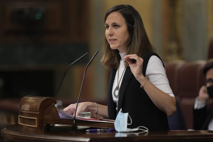 La ministra de Derechos Sociales y Agenda 2030, Ione Belarra, interviene en una sesión de control al Gobierno en el Congreso de los Diputados, a 13 de octubre de 2021, en Madrid, (España). 