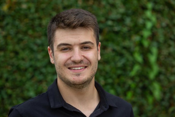 Julen Torrens Baile, pamplonés de 24 años, graduado en Biología por la Universidad de Navarra, ha recibido el Premio Internacional a Jóvenes Investigadores que cada año concede la Infraestructura Mundial de Información sobre Biodiversidad (GBIF).