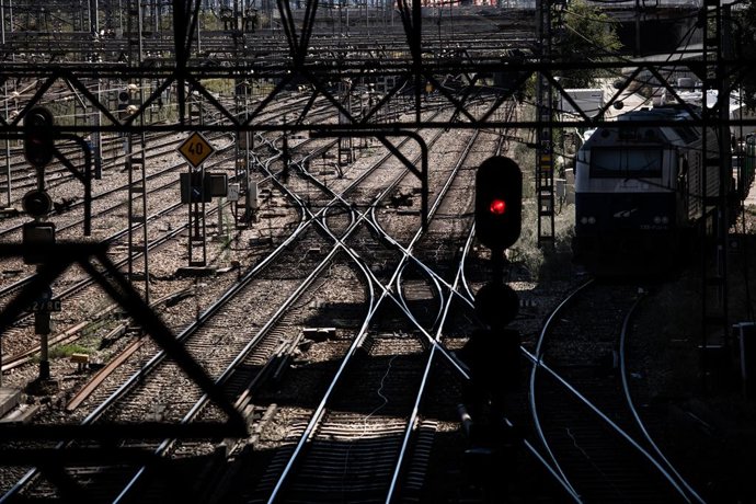 Varios raíles de entrada a la estación de Atocha - Cercanías, durante la quinta jornada de huelga de maquinistas de Renfe, a 7 de octubre de 2021, en Madrid (España). Esta jornada es la quinta de un total de ocho, convocadas por el Sindicato Español de 