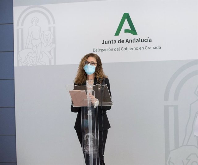 Archivo - La delegada de Educación y Deporte de la Junta en Granada, Ana Berrocal (archivo).