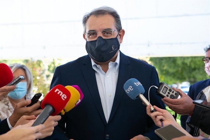 El consejero de Sanidad, Jesús Fernández Sanz.