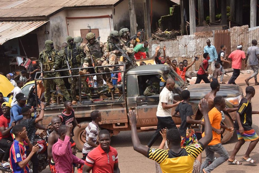 Archivo - Militares en Conakry, Guinea