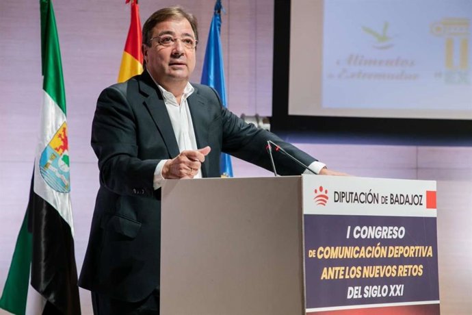 El presidente de la Junta de Extremadura, Guillermo Fernández Vara, participa en la inauguración del l Congreso de Comunicación Deportiva ante los nuevos retos del Siglo XXl.
