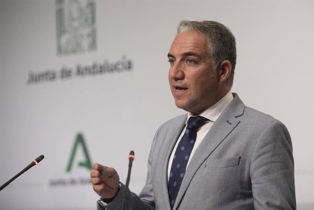 El consejero de la Presidencia, Administración Pública e Interior y portavoz del Gobierno andaluz, Elías Bendodo, en rueda de prensa tras la reunión del Consejo de Gobierno. En el Palacio de San Telmo. A 13 de octubre de 2021, en Sevilla (Andalucía, Españ