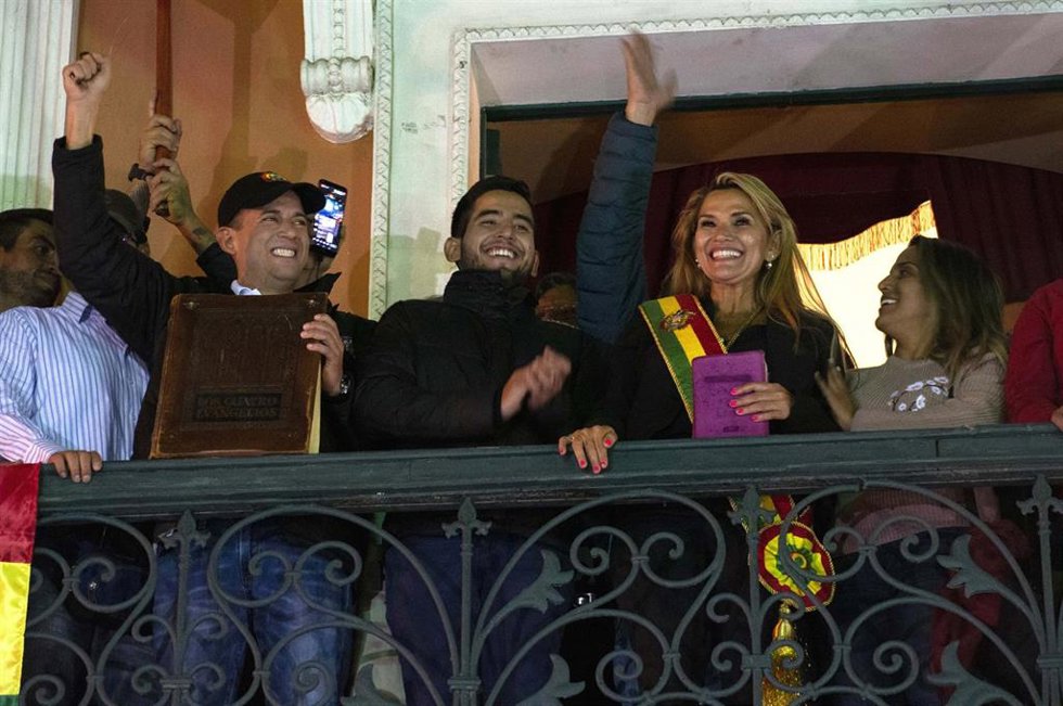Archivo - Toma de posesión de la presidenta autoproclamada de Bolivia, Jeanine Áñez.