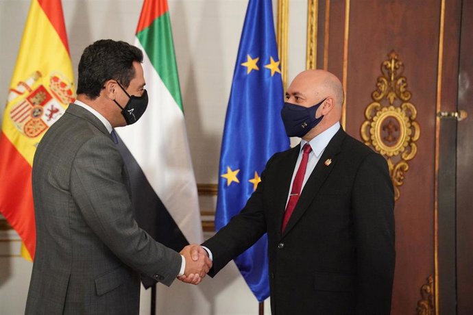 El presidente de la Junta de Andalucía, Juanma Moreno, ha recibido este miércoles en el Palacio de San Telmo en Sevilla al embajador de los Emiratos Árabes Unidos en España, Majid Hassan Mohammed Al-Suwaidi