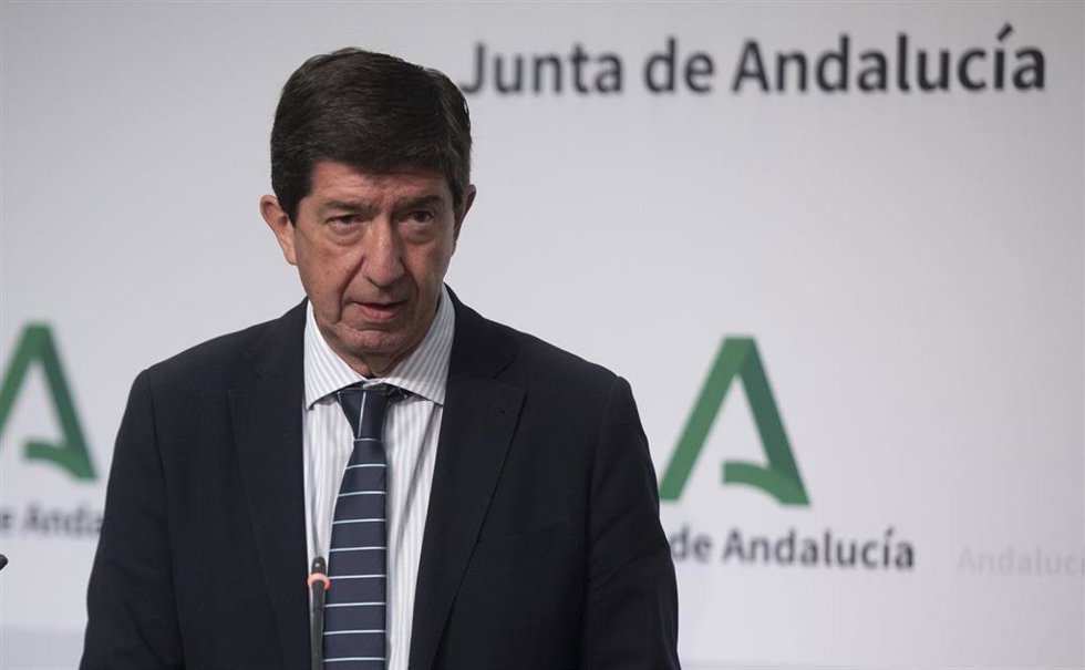 El vicepresidente de la Junta y consejero de Turismo, Regeneración, Justicia y Administración Local, Juan Marín, en rueda de prensa tras la reunión del Consejo de Gobierno. En el Palacio de San Telmo. A 13 de octubre de 2021, en Sevilla (Andalucía, Espa