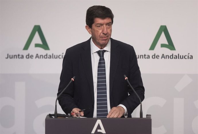 El vicepresidente de la Junta y consejero de Turismo, Regeneración, Justicia y Administración Local, Juan Marín, en rueda de prensa tras la reunión del Consejo de Gobierno. En el Palacio de San Telmo. A 13 de octubre de 2021, en Sevilla (Andalucía, Espa