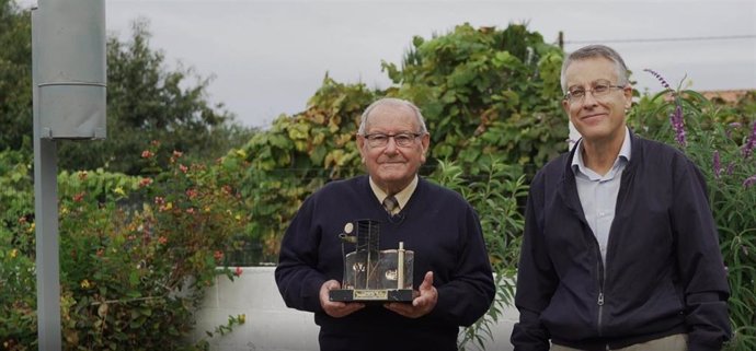 La AEMET premia la colaboración altruista de  Jaime Fraga Veiga, de La Coruña, por su compromiso con la agencia meteorológica durante más de 61 años, tal y como certifica su larga y valiosa serie pluviométrica.