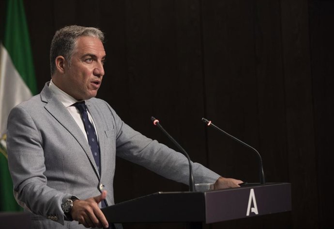 El consejero de la Presidencia, Administración Pública e Interior y portavoz del Gobierno andaluz, Elías Bendodo, en rueda de prensa tras la reunión del Consejo de Gobierno. En el Palacio de San Telmo. A 13 de octubre de 2021, en Sevilla (Andalucía, Esp