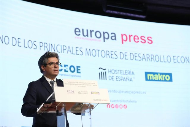 El viceconsejero de Cultura y Turismo de la Comunidad de Madrid, Daniel Martínez, interviene en el encuentro informativo Makro ‘La hostelería, uno de los principales motores de desarrollo económico y social de España’, en el Auditorio El Beatriz, a 13 de 
