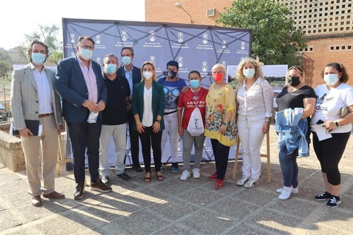 La alcaldesa de Alcalá de Guadaíra (Seilla), Ana Isabel Jiménez, ha presentado este miércoles a los vecinos el nuevo parque.