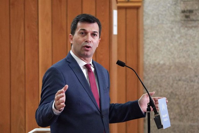 El portavoz del PSdeG, Gonzalo Caballero durante el debate del Estado de la Autonomía de Galicia, en el Parlamento gallego, a 13 de octubre de 2021, en Santiago de Compostela, A Coruña, Galicia (España). El Parlamento gallego acoge este miércoles el debat