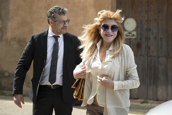 Archivo - La baronesa Thyssen, Tita Cervera, junto con su hermano Guillermo Cervera, a su llegada al acto donde se anuncia al ganador del proyecto arquitectónico del nuevo Museo Thyssen de Sant Feliu de Guíxols (Girona), a Barcelona (Cataluña), a 6 de m