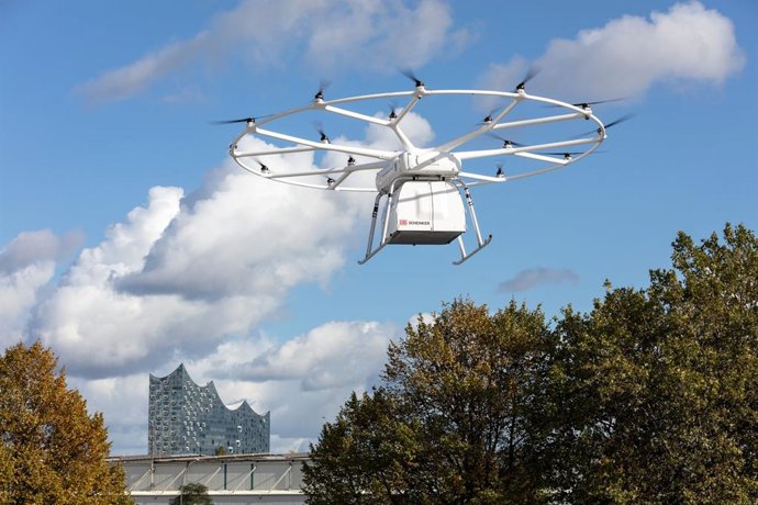 Successful First Public Flight of Volocopters VoloDrone in Hamburg at ITS World Congress 2021 - Joint Demonstration with DB Schenker