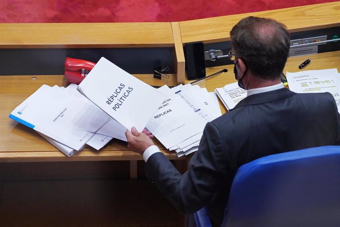 El presidente de la Xunta de Galicia, Alberto Núñez Feijóo, durante el debate del Estado de la Autonomía de Galicia, en el Parlamento gallego, a 13 de octubre de 2021, en Santiago de Compostela