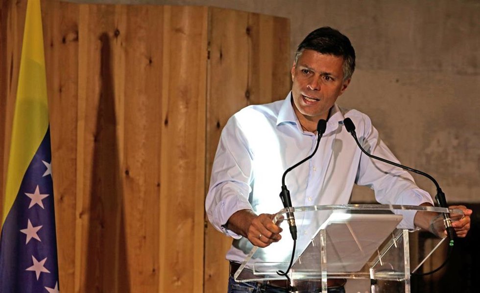 Archivo - El líder político venezolano Leopoldo López.