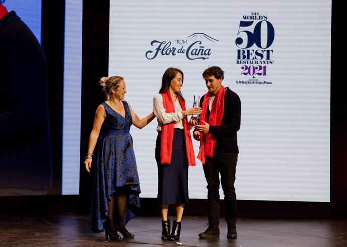 Boragó wins the Flor de Caña Worlds Most Sustainable Restaurant Award.