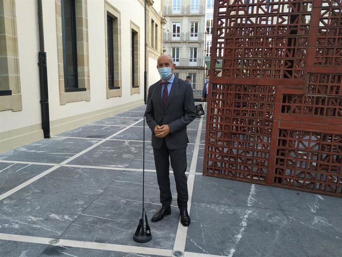 Erkoreka, a su llegada al Parlamento Vasco