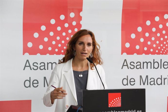 La portavoz de Más Madrid en la Asamblea, Mónica García, interviene en una rueda de prensa, en Madrid, (España). 