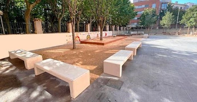 Diseño Minimalista Y Funcional.Bancos De Hormigón Arquitectónico