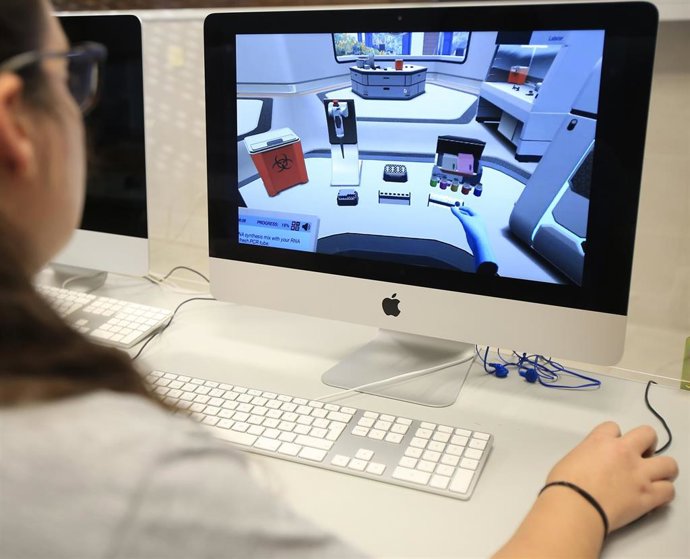 Una alumna usa un laboratorio virtual de la UCAM para mejorar la formación de sus estudiantes