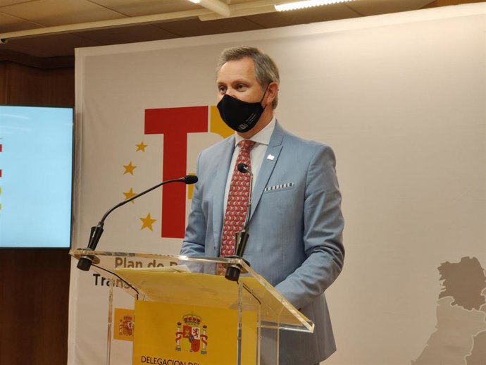 El delegado del Gobierno en Galicia, José Miñones, hace  balance de los PGE para Galicia en 2022