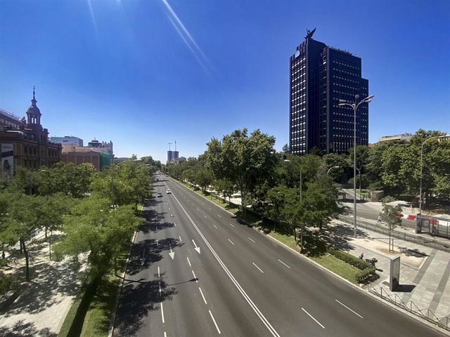 Archivo - El Paseo de la Castellana, a 30 de julio de 2021, en Madrid (España).