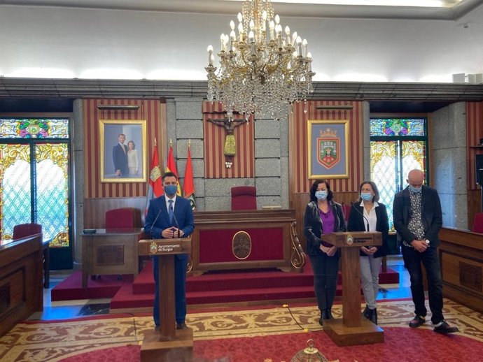 El alcalde de Burgos, Daniel de la Rosa, durante la presentación del XXIV Congreso Anual de la Sociedad Española de Retina y Vítreo (SERV).