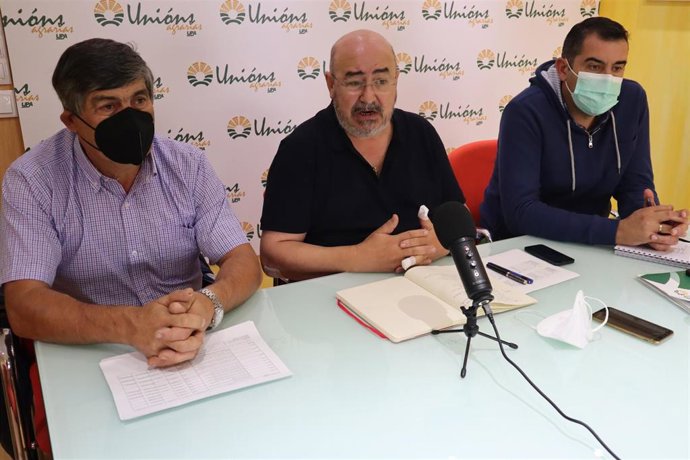 Rueda de prensa del secretario xeral de Unións Agrarias, Roberto García, sobre la vendimia de 2021