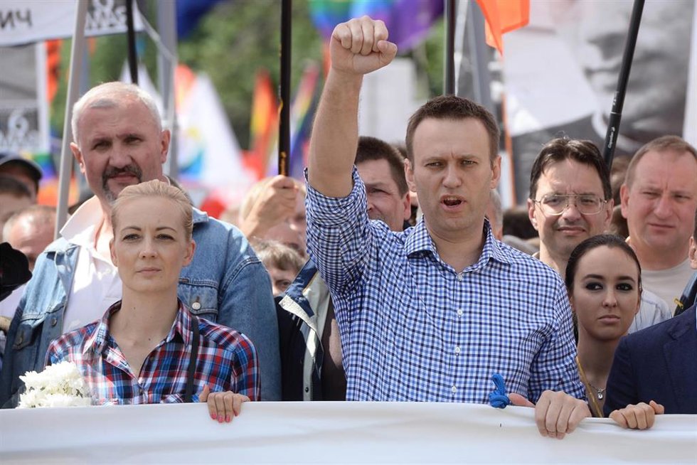 Archivo - El opositor ruso Alexei Navalni durante una manifestación en Moscú.