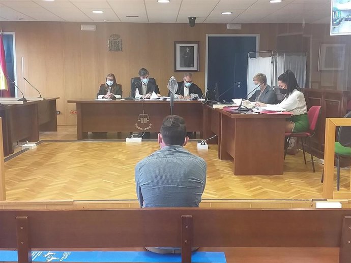 Juicio a un hombre que fue condenado por abusar sexualmente de su sobrina de 15 años en Vigo.