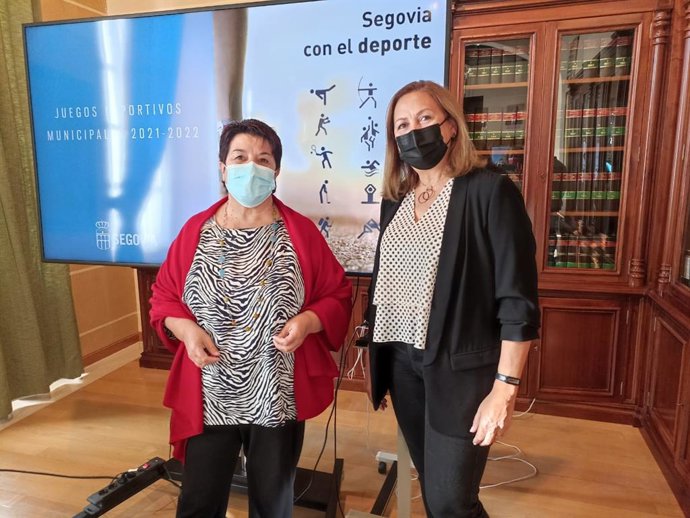 La alcaldesa de Segovia, Clara Luquero (izquierda) y la concejala de Deportes, Marian Rueda (derecha).