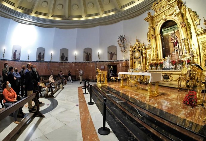 El alcalde, Juan Espadas, en su visita a la Basílica del Gran Poder antes de la salida extraordinaria del Señor el 16 de octubre.