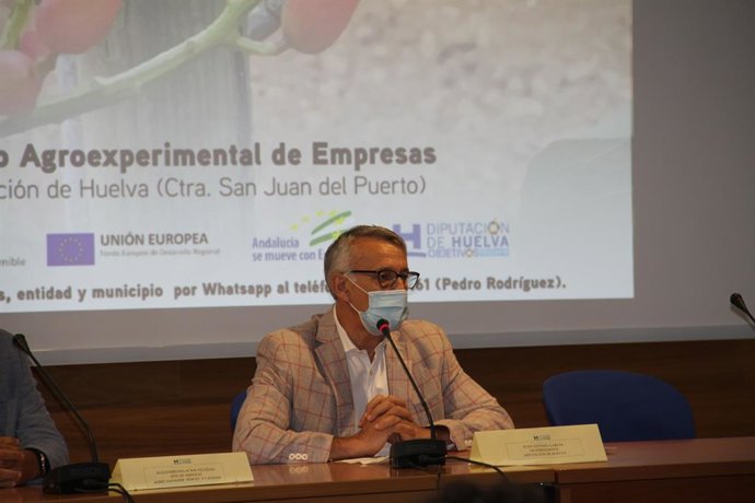 El vicepresidente de Innovación Económica y Social de la Diputación, Juan Antonio García, inaugura la jornada técnica sobre el pistachero y el almendro en la provincia de Huelva, organizada por el Servicio de Agricultura de la institución provincial.