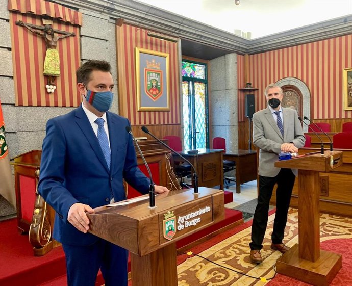 El alcalde de Burgos, Daniel de la Rosa, y el rector de la UBU, Manuel Pérez Mateos.