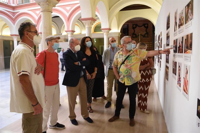 Inauguración de la exposición fotográfica sobre el Foro de Hombres por la Igualdad en la Casa de la Provincia.