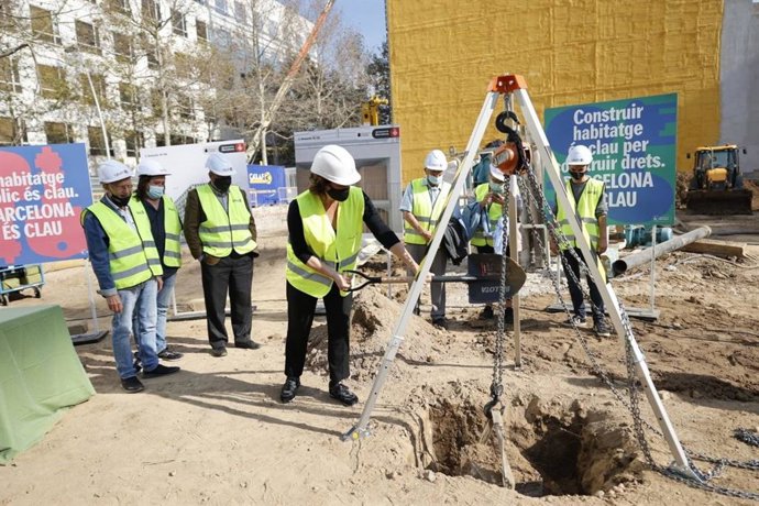 Barcelona ha iniciado las obras de 155 viviendas públicas de alquiler en el distrito de Sant Martí.
