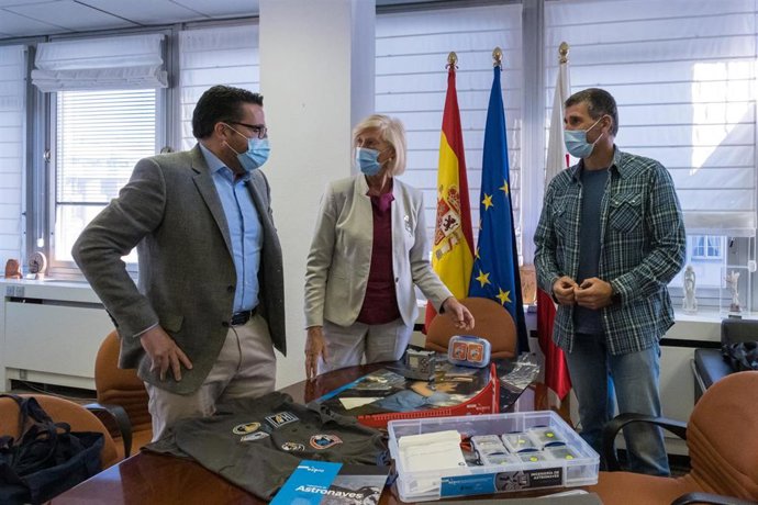 La consejera de Educación y Formación Profesional, Marina Lombó, se reúne con el representante de la Agencia Espacial Europea, Domingo Escutia, para abordar el proyecto educativo ESERO