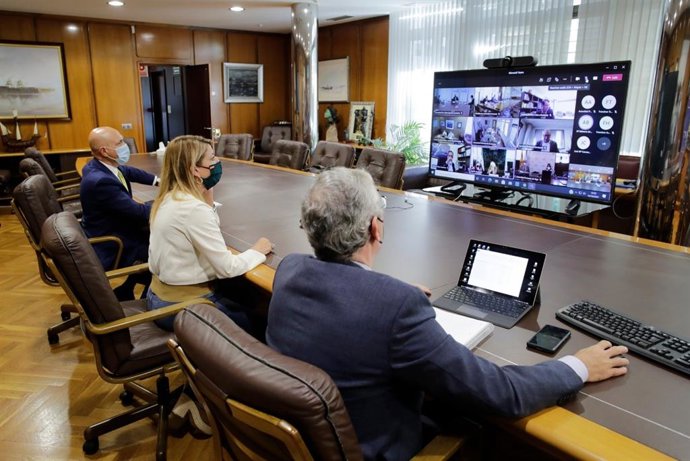 La presidenta del Puerto de Huelva, Pilar Miranda, en la reunión del Fondo de Compensación Interportuario.
