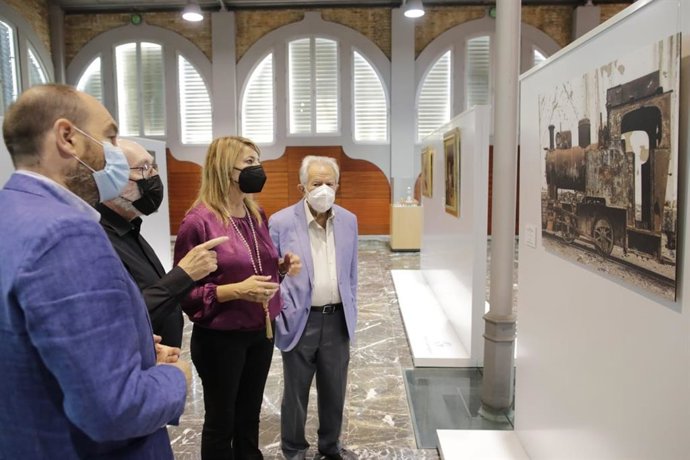 Inauguración en el Centro de Recepción del Puerto de la exposición 'Pasado&Presente'.