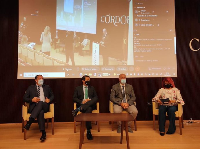 Autoridades en la inauguración de la jornada 'Estrategias y habilidades para el mando' de la FAMP.