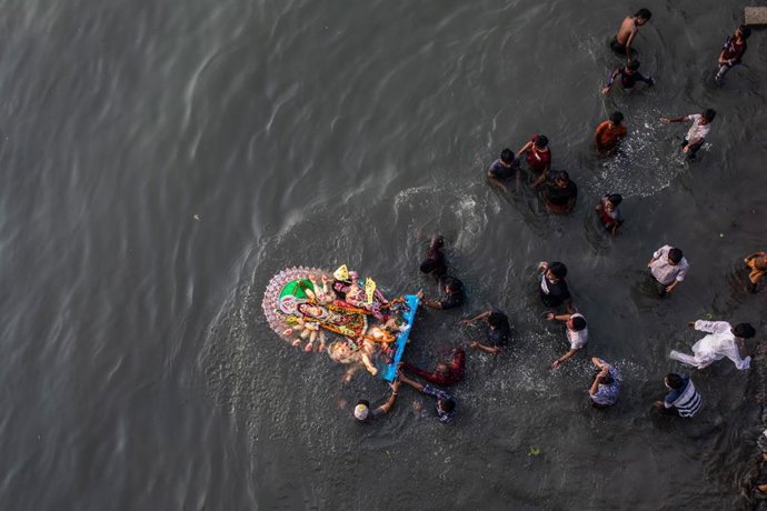 Archivo - Celebración del festival Durga Puja 