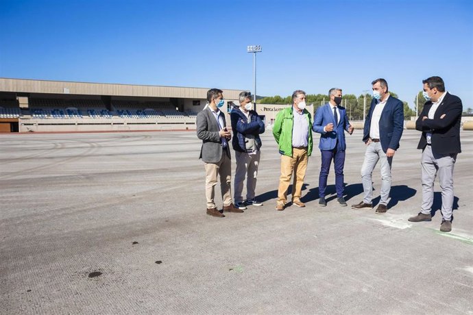 El vicepresidente y consejero de Universidades, Igualdad, Cultura y Deporte, Pablo Zuloaga, visita instalaciones deportivas en Santoña