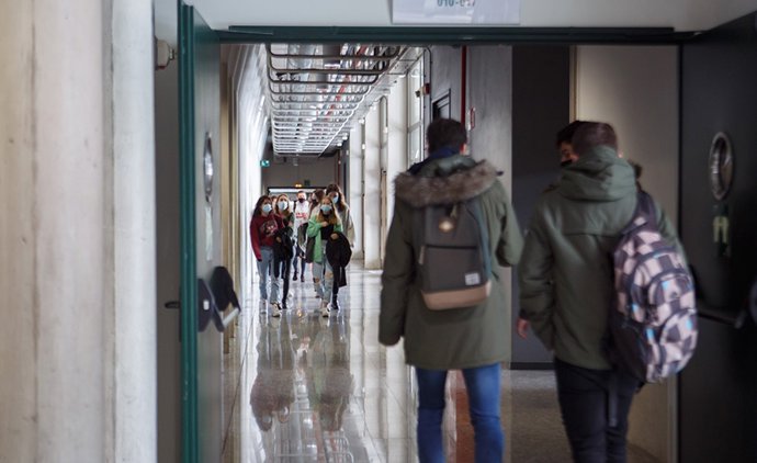 Archivo - Alumnos en la UPNA.