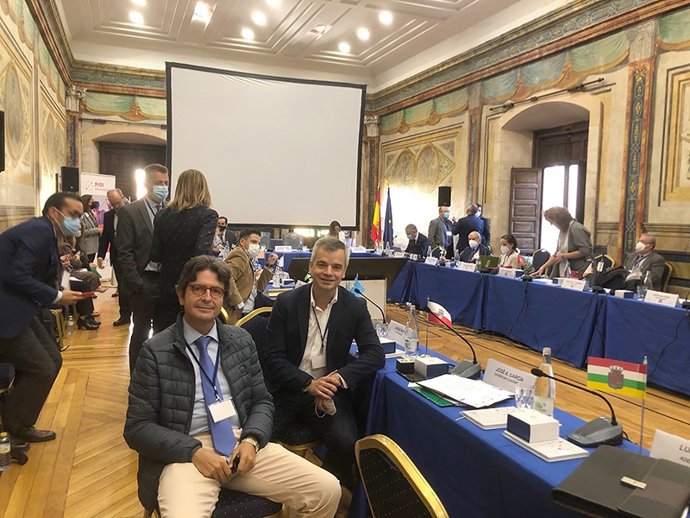 Jorge Muyo y José Antonio García Delgado en la reunión de Salamanca.