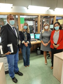 El delegado de Regeneración, Justicia y Administración Local de la Junta en Granada, Enrique Barchino, ha visitado este jueves el Registro Civil de Santa Fe  (Granada)