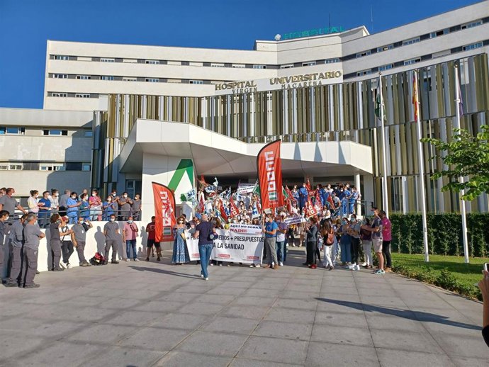 Movilización ante el Hospital Virgen Macarena