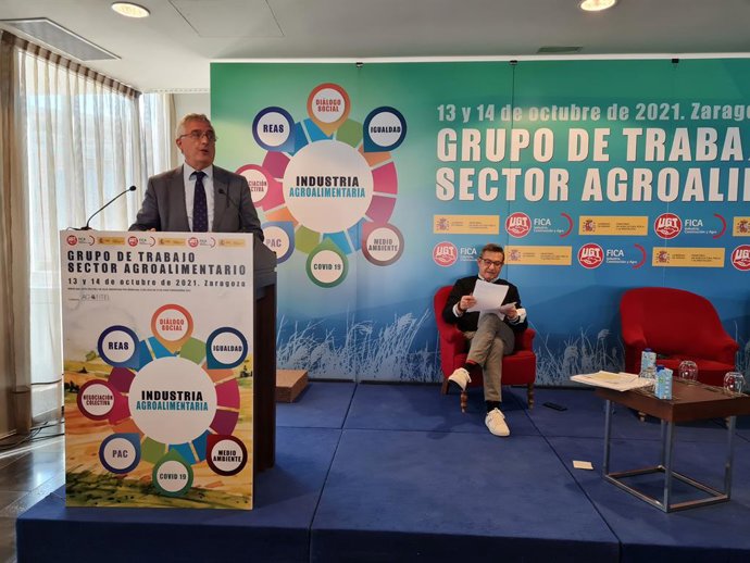 Olona defiende que el Gobierno de Aragón apoya la condicionalidad social de la PAC "sin excepciones".