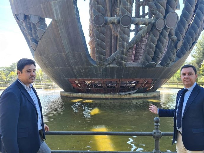 El concejal José Luis García y el portavoz del PP en el Ayuntamiento de Sevilla, Juan de la Rosa.